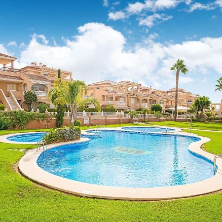 Belvilla By Oyo Lovely Bungalow With Swimming Pool Орихуела Екстериор снимка