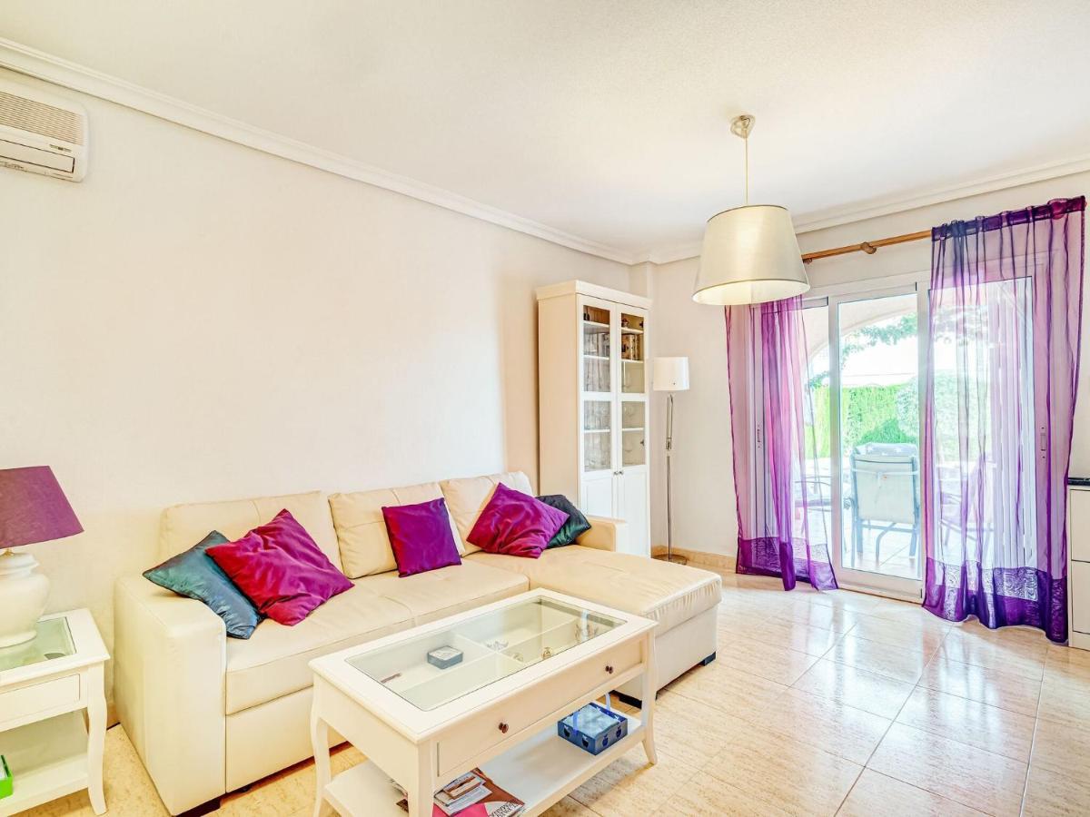 Belvilla By Oyo Lovely Bungalow With Swimming Pool Орихуела Екстериор снимка