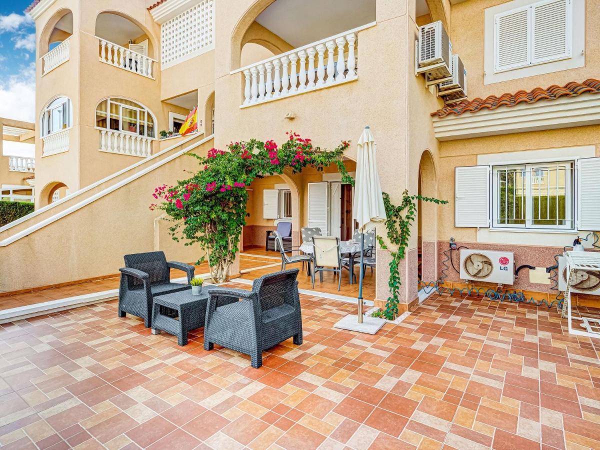 Belvilla By Oyo Lovely Bungalow With Swimming Pool Орихуела Екстериор снимка