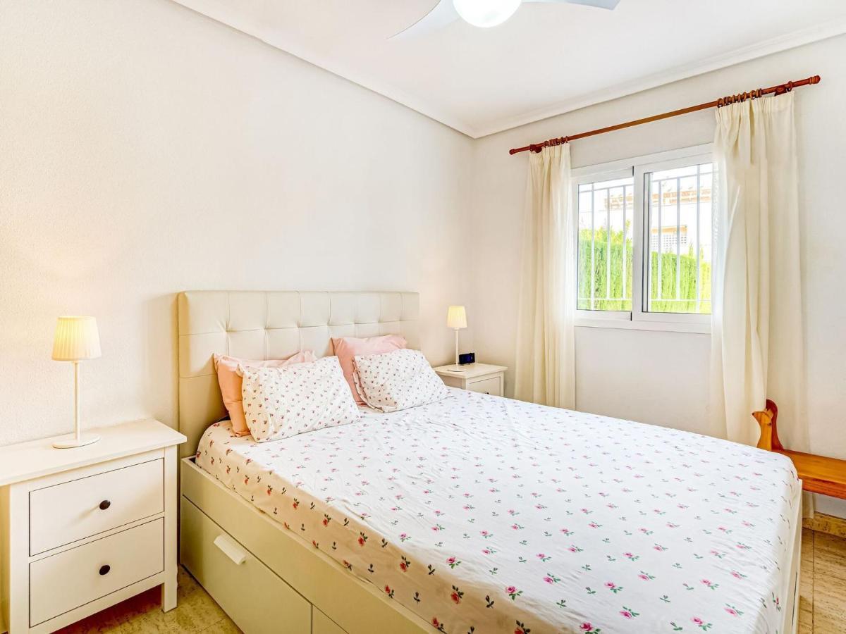Belvilla By Oyo Lovely Bungalow With Swimming Pool Орихуела Екстериор снимка
