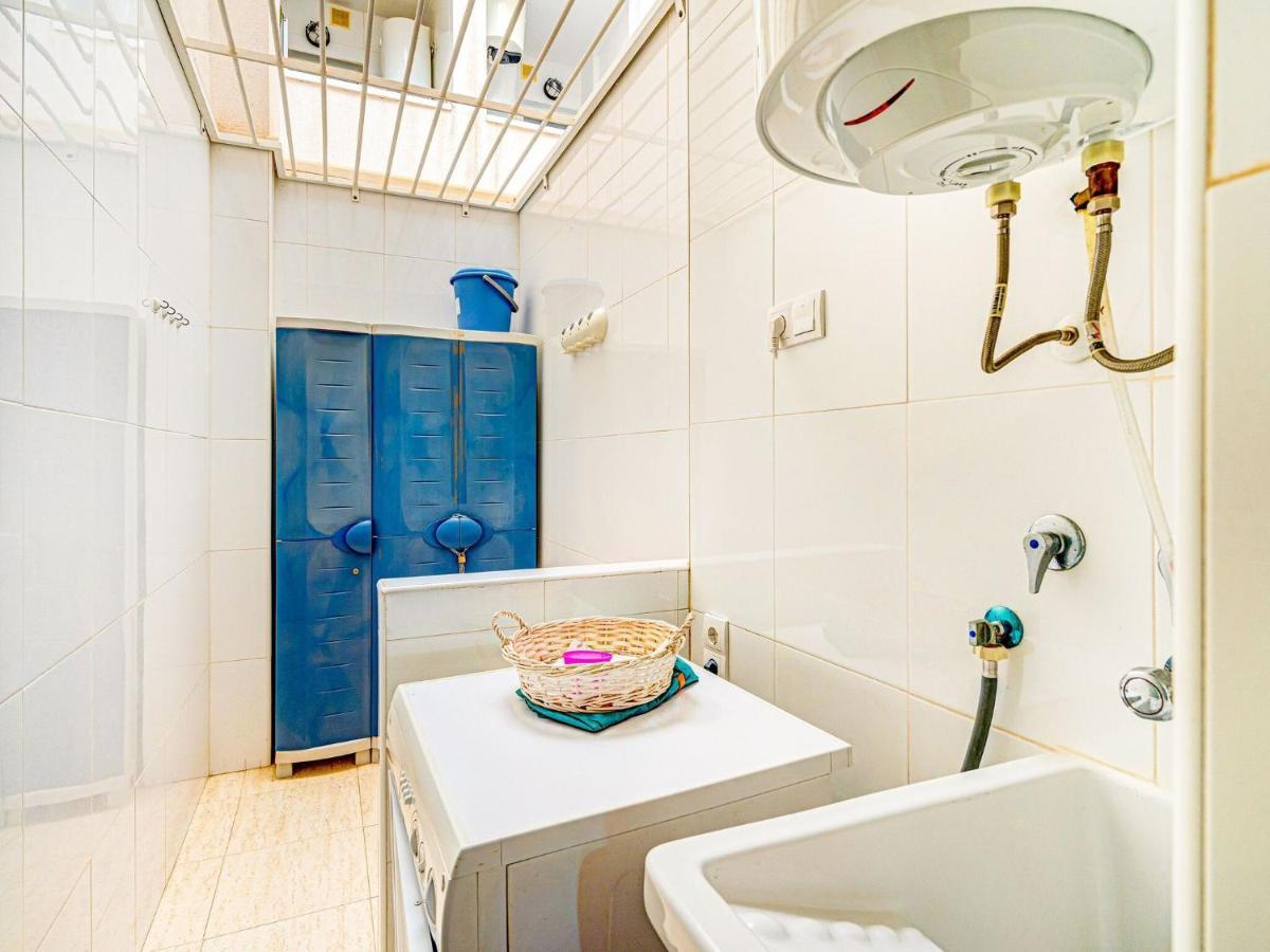 Belvilla By Oyo Lovely Bungalow With Swimming Pool Орихуела Екстериор снимка