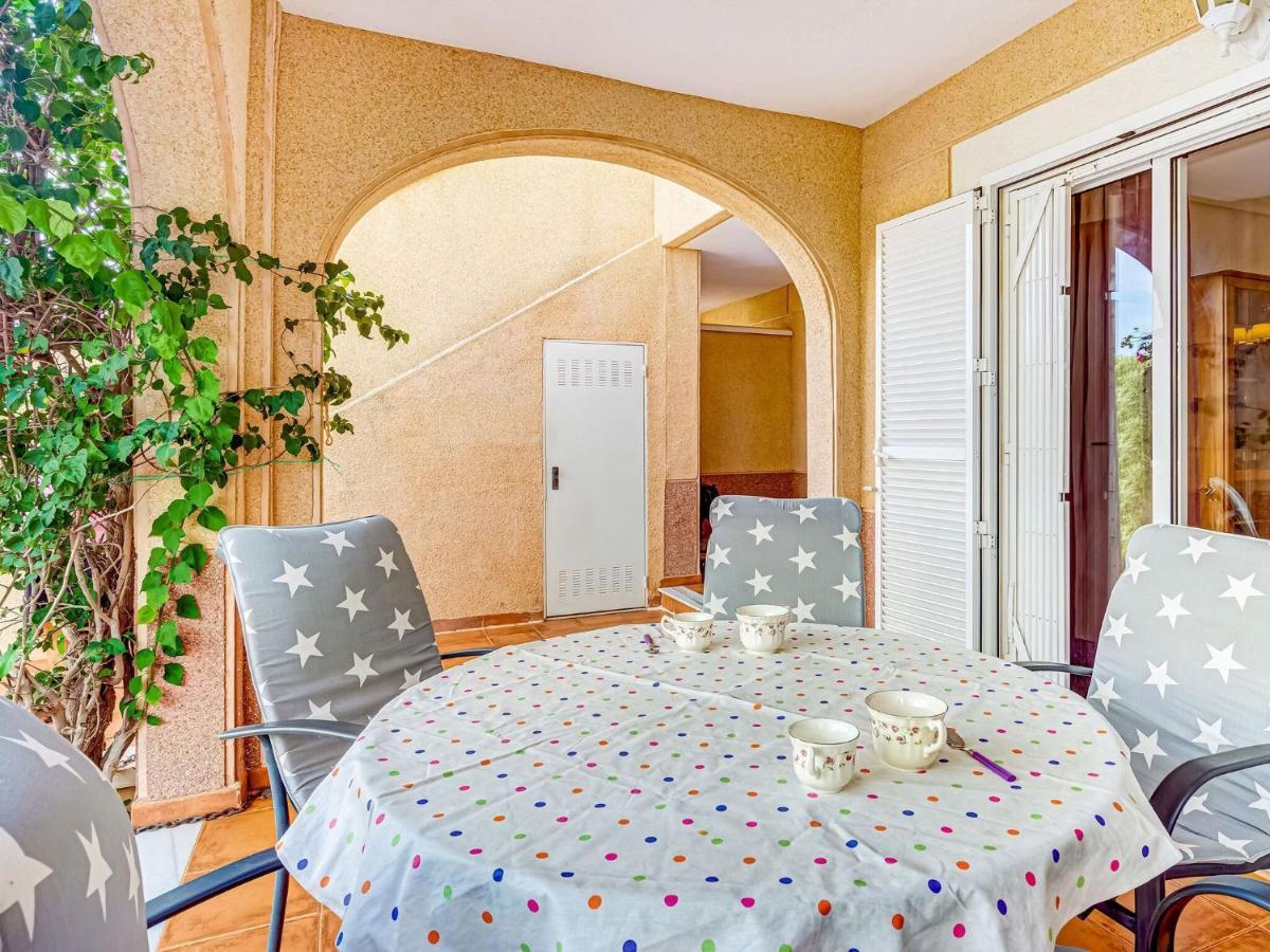 Belvilla By Oyo Lovely Bungalow With Swimming Pool Орихуела Стая снимка
