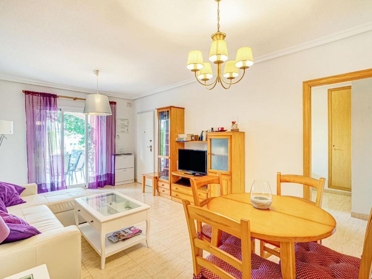 Belvilla By Oyo Lovely Bungalow With Swimming Pool Орихуела Екстериор снимка